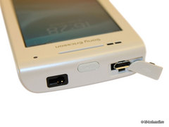  Sony Ericsson Xperia X8.   Android 