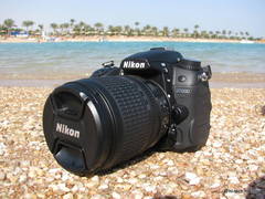  Nikon D7000  :     -