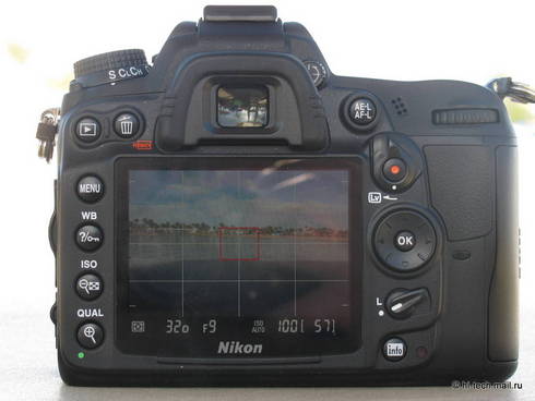  Nikon D7000  :     -