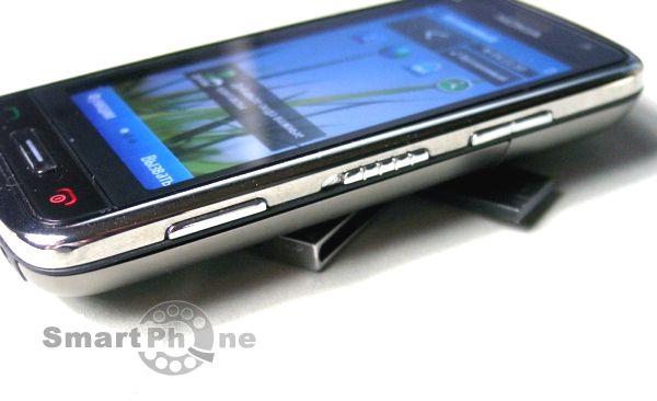 Nokia C6-01 Nokia C6-01