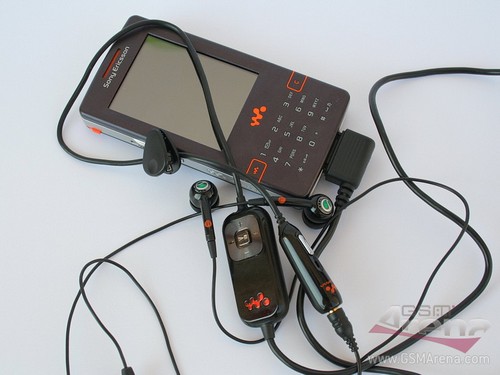 Sony Ericsson W950i   HPM-70