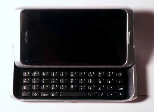 Nokia E7 - -  QWERTY-