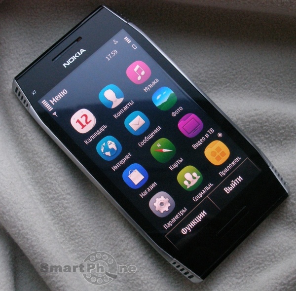 Nokia X7-00