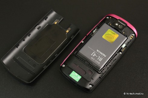  Nokia 600:   Symbian Belle 