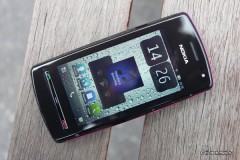  Nokia 600:   Symbian Belle 