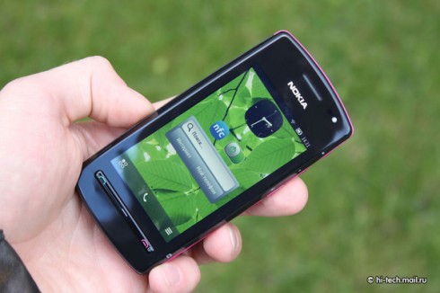  Nokia 600:   Symbian Belle 