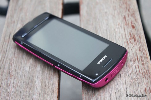 Nokia 600:   Symbian Belle 
