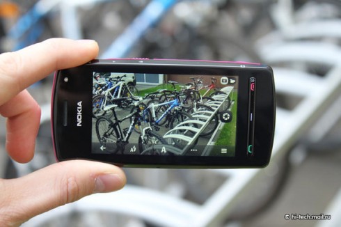  Nokia 600:   Symbian Belle 