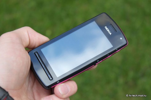  Nokia 600:   Symbian Belle 