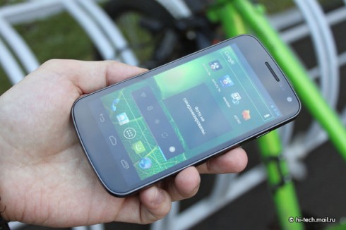   Samsung Galaxy Nexus  Android 4:  