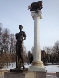  Sony Ericsson Xperia Pro:    Android