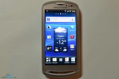  Sony Ericsson Xperia Pro:    Android