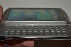  Sony Ericsson Xperia Pro:    Android