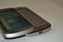  Sony Ericsson Xperia Pro:    Android