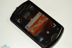  Sony Ericsson Xperia Pro:    Android