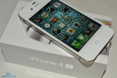  iPhone 4S:  iPhone,  