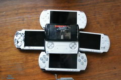  Sony Ericsson Xperia Play:    