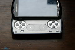  Sony Ericsson Xperia Play:    
