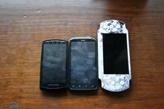  Sony Ericsson Xperia Play:    