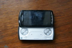  Sony Ericsson Xperia Play:    