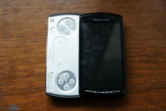  Sony Ericsson Xperia Play:    