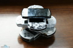  Sony Ericsson Xperia Play:    