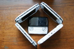  Sony Ericsson Xperia Play:    