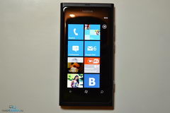  Nokia Lumia 800:   Windows Phone 