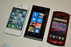  Nokia Lumia 800:   Windows Phone 