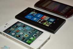  Nokia Lumia 800:   Windows Phone 