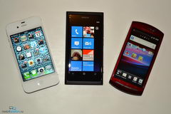  Nokia Lumia 800:   Windows Phone 
