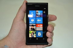  Nokia Lumia 800:   Windows Phone 