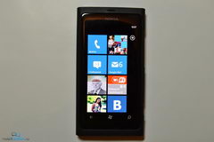  Nokia Lumia 800:   Windows Phone 
