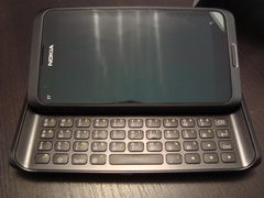  Nokia E7:    Symbian