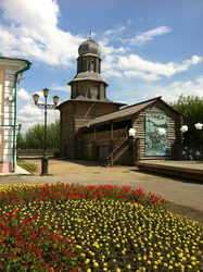  Nokia E7:    Symbian