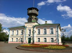  Nokia E7:    Symbian