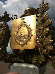  Nokia E7:    Symbian