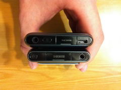  Nokia E7:    Symbian