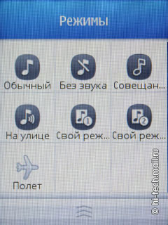  Nokia Asha 303:    QWERTY-