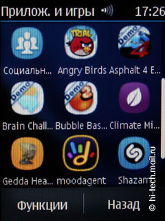  Nokia Asha 303:    QWERTY-