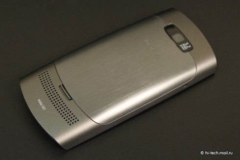  Nokia Asha 303:    QWERTY-