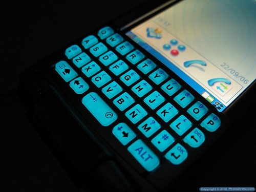 Sony Ericsson P990i-  QWERTY rkfdbfnehs
