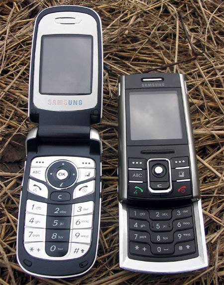 Samsung D720 ()  D730 ()   