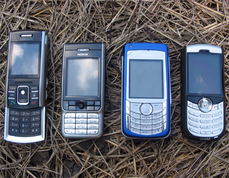   ( ): Samsung D720, Nokia 3230, Nokia 6681  RoverPC Sendo X1