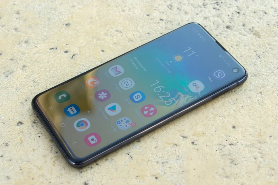 10 причин купить Samsung Galaxy S10e и 1 аргумент против — фото 1