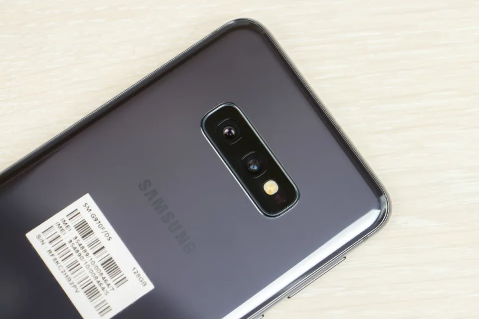 10 причин купить Samsung Galaxy S10e и 1 аргумент против — фото 1