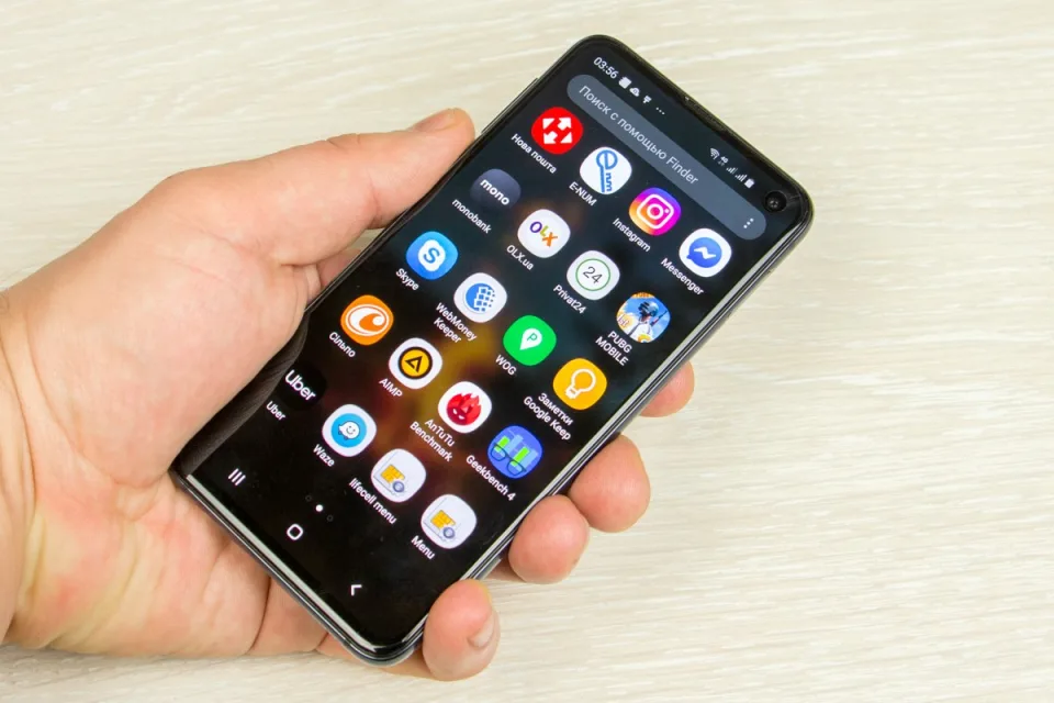 10 причин купить Samsung Galaxy S10e и 1 аргумент против — фото 1