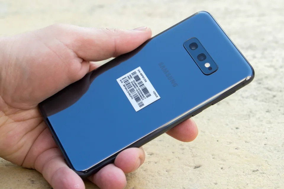 10 причин купить Samsung Galaxy S10e и 1 аргумент против — фото 1
