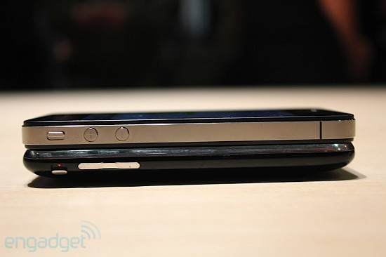 iPhone 4 vs HTC
EVO 4G