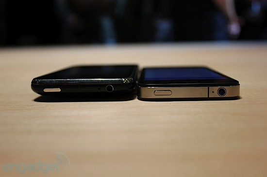 iPhone 4 vs HTC
EVO 4G